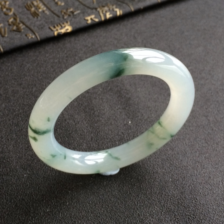 (超值推荐)糯冰种飘花圆条手镯(54.7mm)