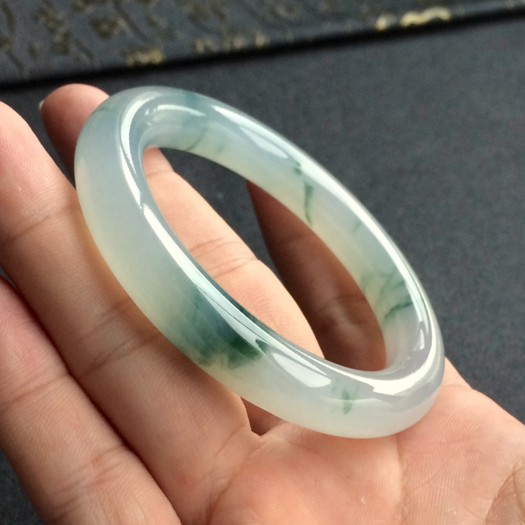 (超值推荐)糯冰种飘花圆条手镯(54.7mm)