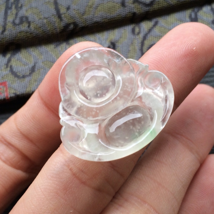 (超值推荐)冰玻种略飘翠玉佛挂件