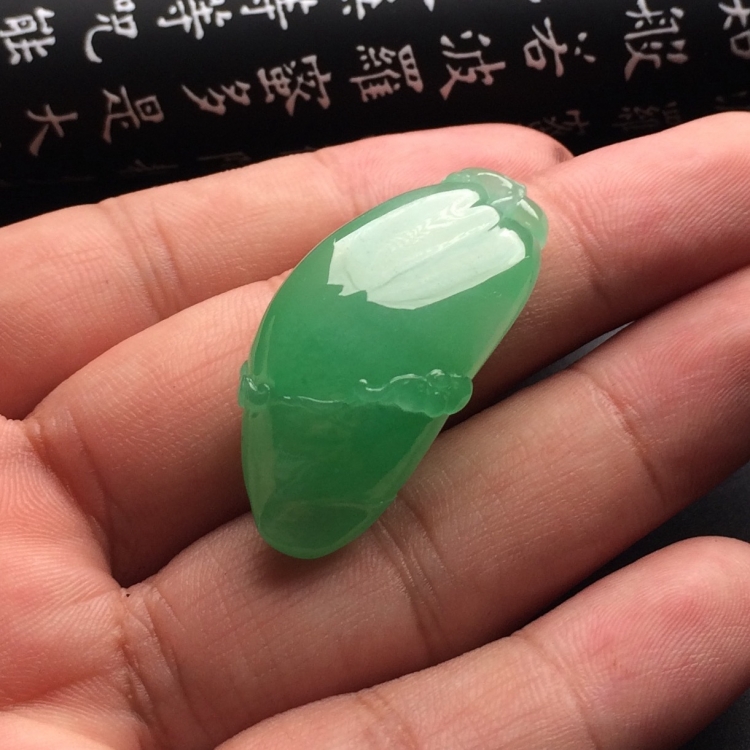 （超值推荐）糯冰种绿晴水福瓜挂件