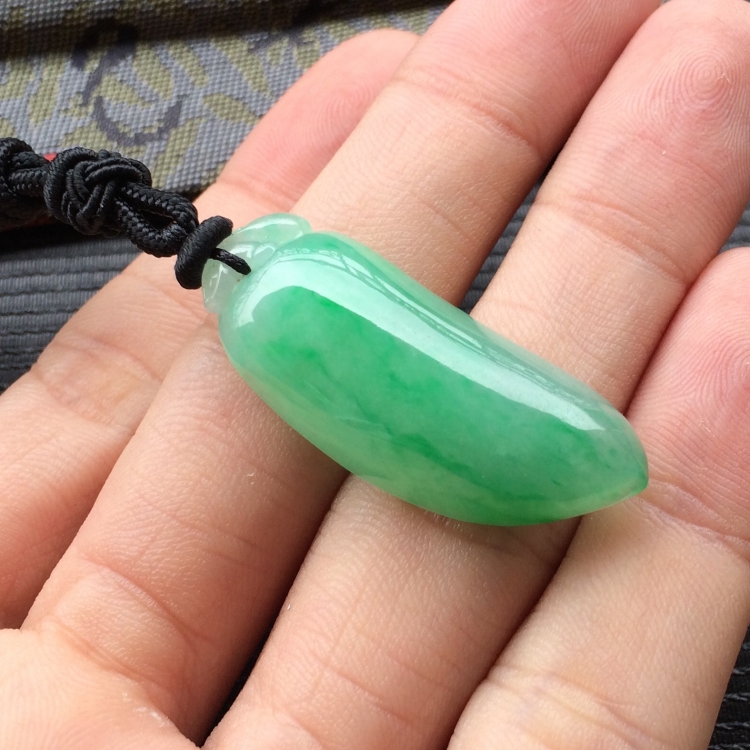 (超值推荐)糯冰种飘翠福瓜挂件