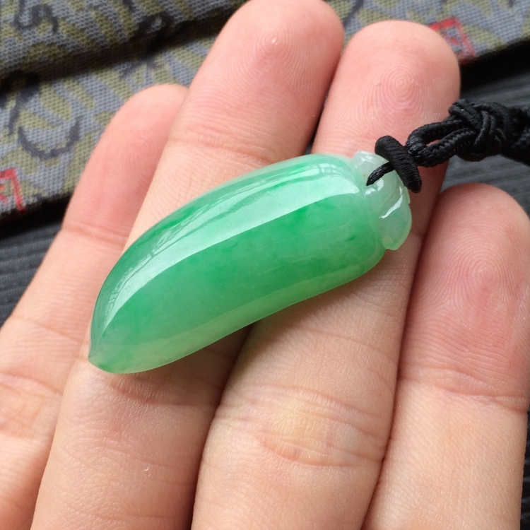 (超值推荐)糯冰种飘翠福瓜挂件
