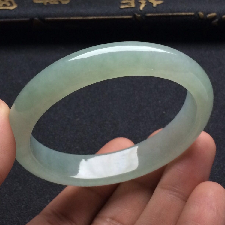 （超值推荐）糯冰种晴水贵妃镯（55mm-48mm）