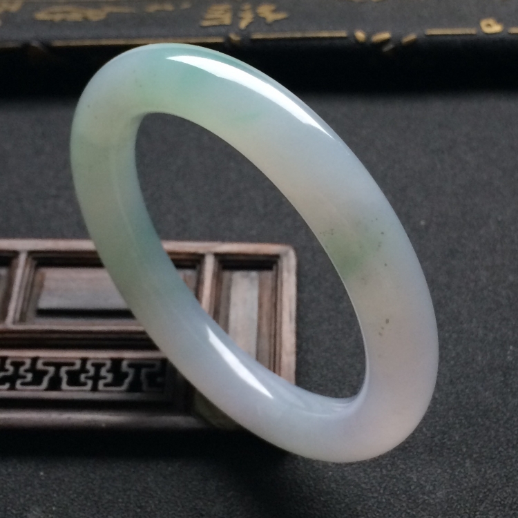 （超值推荐）糯冰种晴水淡紫罗兰圆条手镯（55mm）