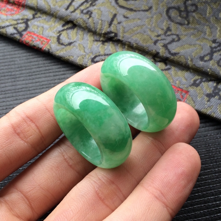 (超值推荐)糯冰种翠绿指环(单价)