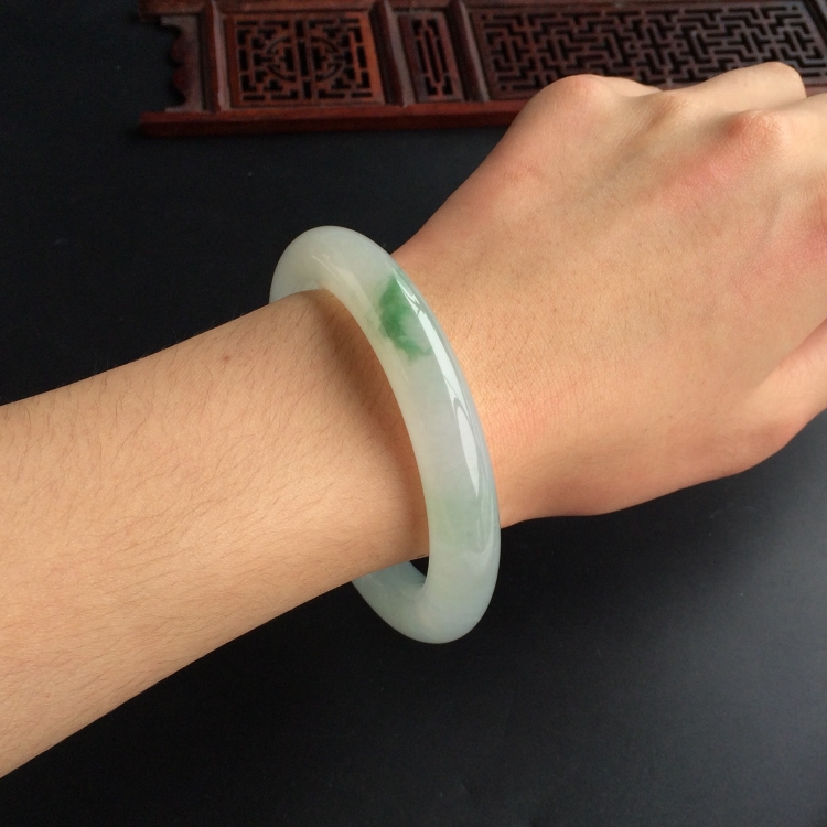 (超值推荐)糯冰种飘花圆条手镯(57mm)