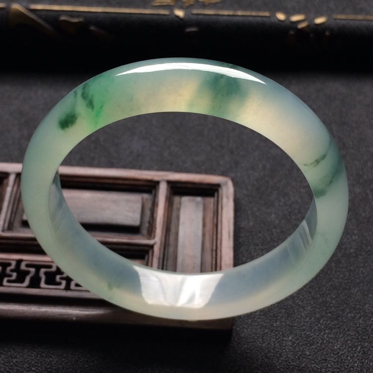 （超值推荐）冰种飘花贵妃镯（56.3mm-49.6mm）