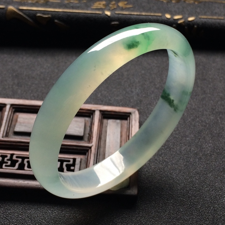 （超值推荐）冰种飘花贵妃镯（56.3mm-49.6mm）