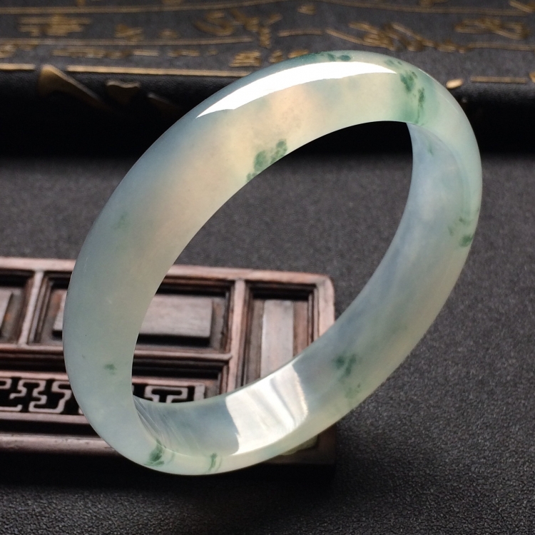 （超值推荐）冰种飘花贵妃镯（58.9mm-52.9mm）