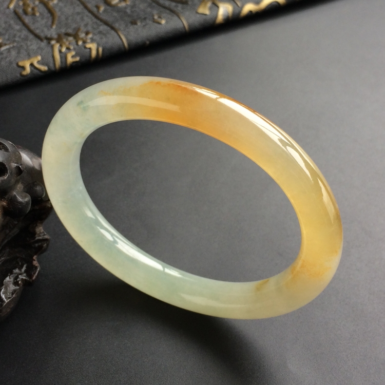 (超值推荐)冰种黄翡略飘花贵妃镯(55.4mm-48.8mm)
