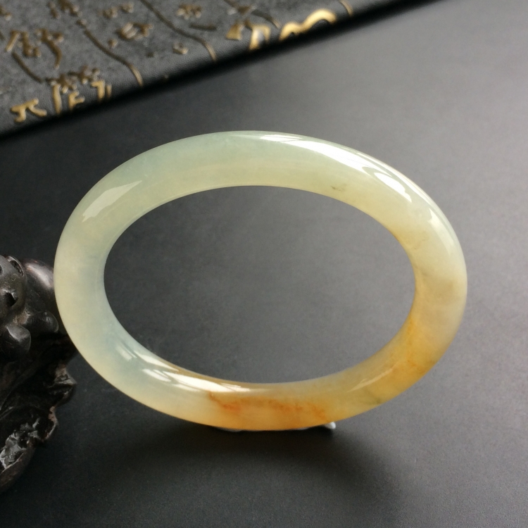 (超值推荐)冰种黄翡略飘花贵妃镯(55.4mm-48.8mm)