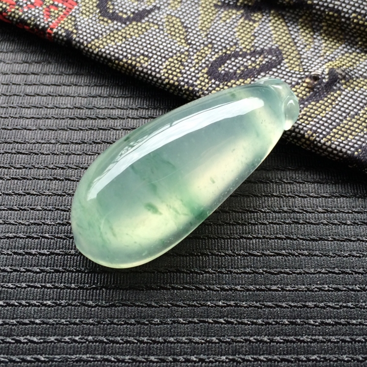 (超值推荐)冰种飘绿花福瓜挂件