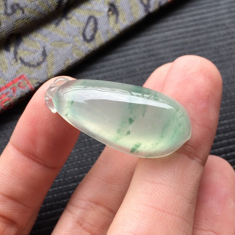 (超值推荐)冰种飘绿花福瓜挂件