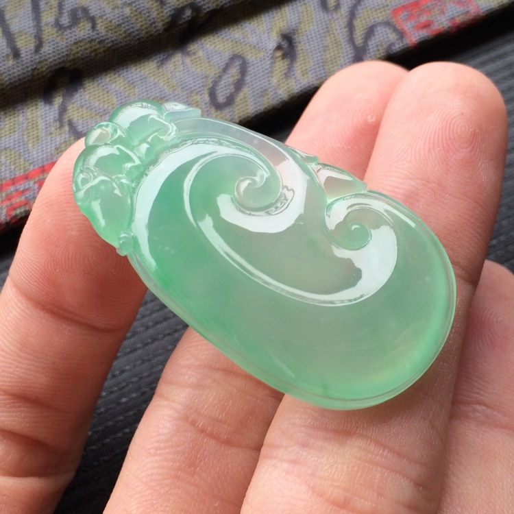 (超值推荐)冰种飘翠如意挂件