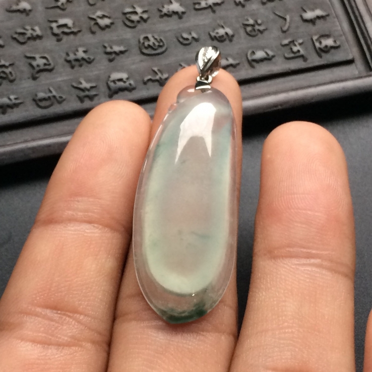 （超值推荐）冰种略飘花福瓜挂件（金扣）