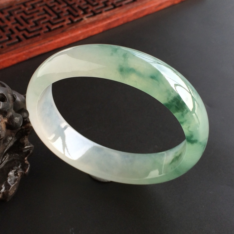 (超值推荐)冰种飘花贵妃镯(55.5mm-49.3mm)