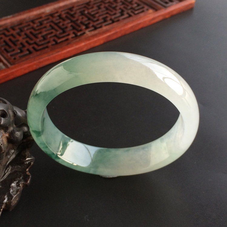 (超值推荐)冰种飘花贵妃镯(55.5mm-49.3mm)
