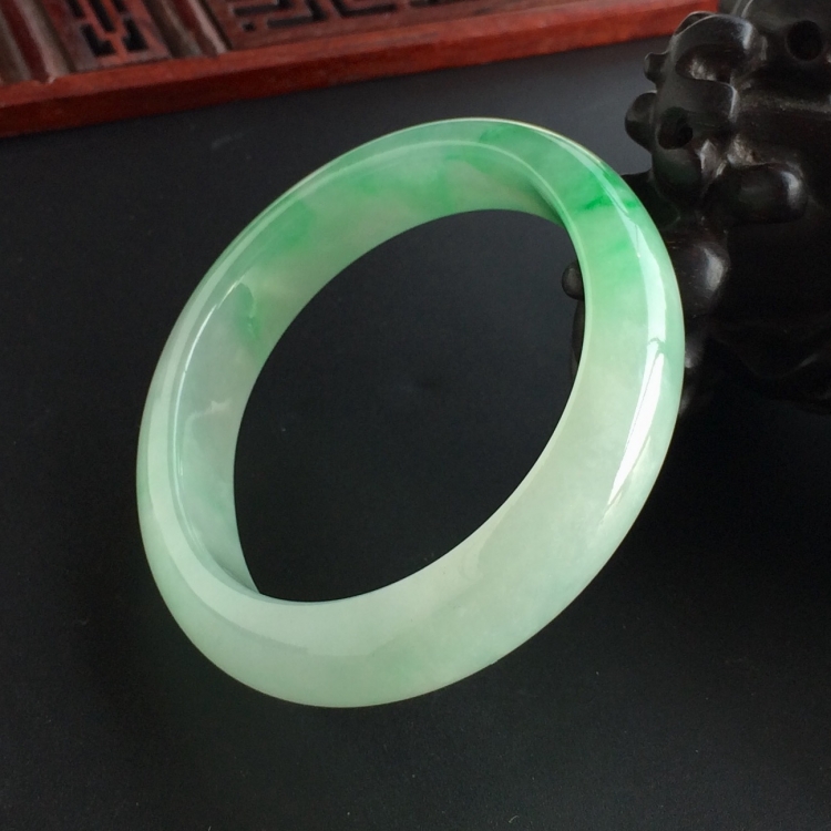 (超值推荐)糯冰种飘翠贵妃镯(53.6mm-46.5mm)