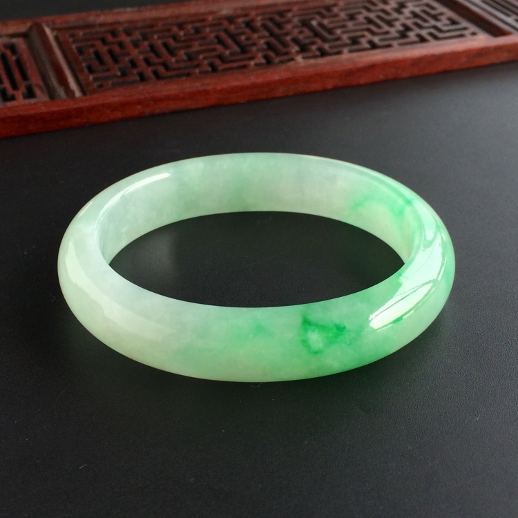(超值推荐)糯冰种飘翠贵妃镯(53.6mm-46.5mm)