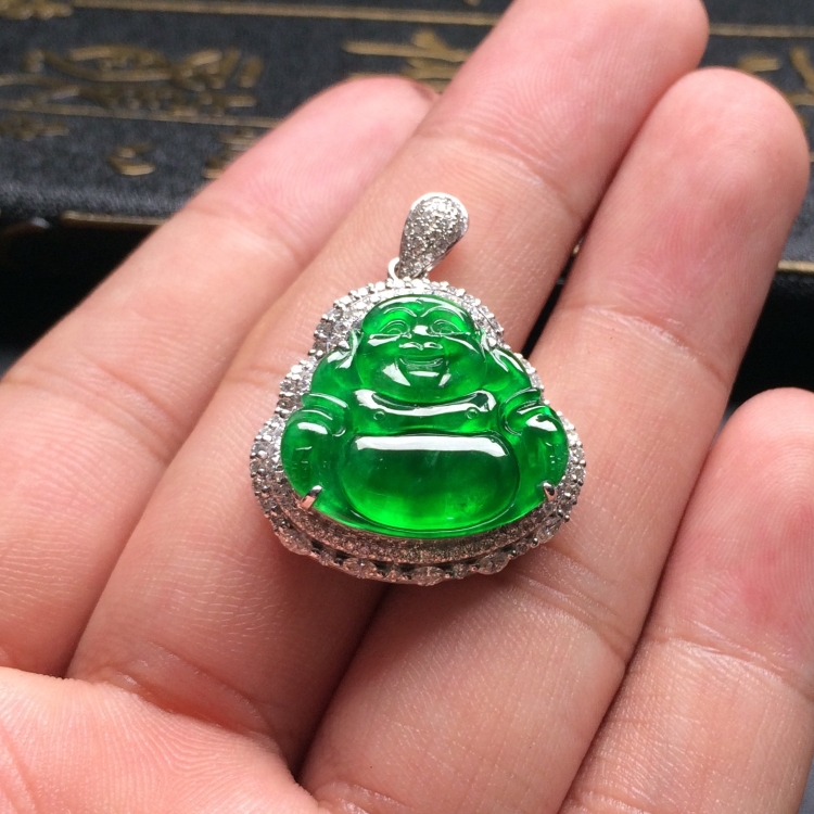 （超值推荐）冰种阳绿镶白金钻石玉佛胸坠