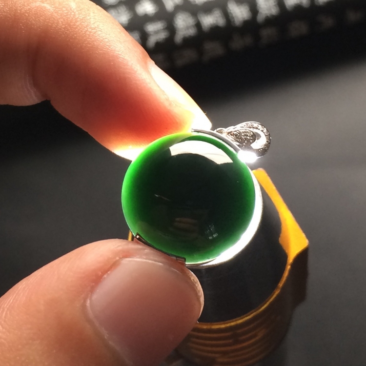 （超值推荐）冰种墨翠镶白金钻石胸坠
