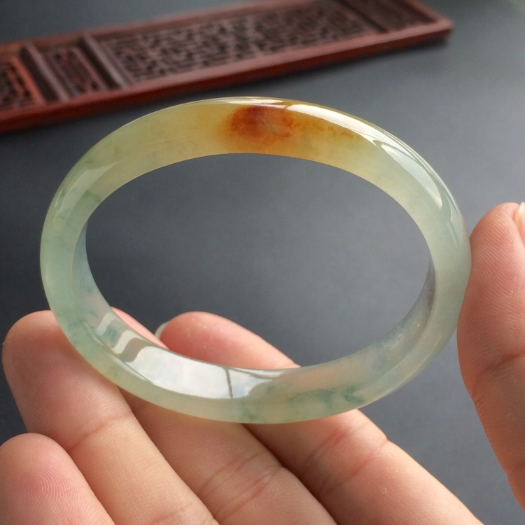 (超值推荐)冰种飘花带黄翡贵妃镯(55.7mm-47.1mm)