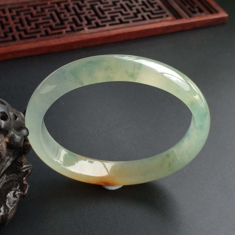 (超值推荐)冰种飘花带黄翡贵妃镯(55.7mm-47.1mm)