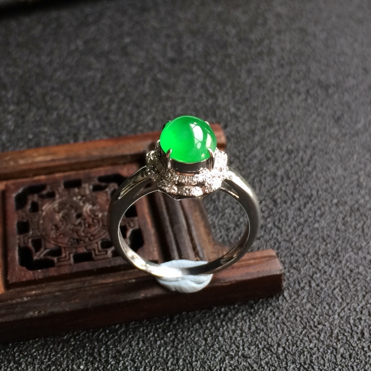 (超值推荐)冰种翠色镶白金钻石戒指