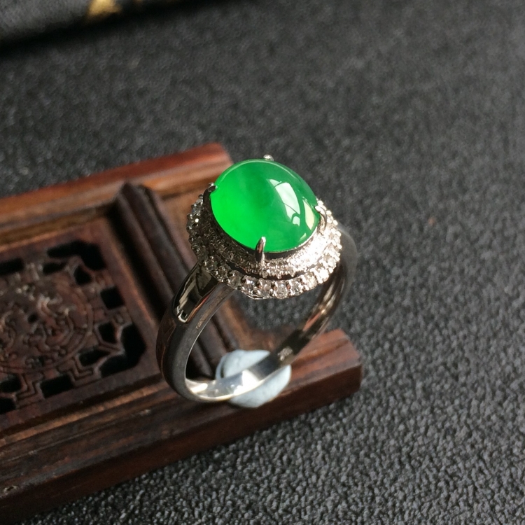 (超值推荐)冰种翠色镶白金钻石戒指
