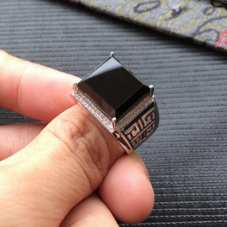 (超值推荐)糯冰种墨翠镶白金钻石方形戒指