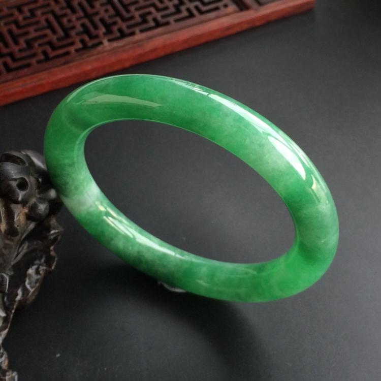 (超值推荐)糯冰种深绿圆条手镯(57.7mm)