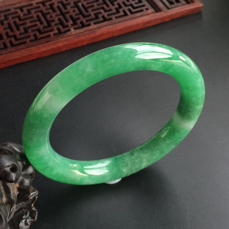 (超值推荐)糯冰种深绿圆条手镯(57.7mm)