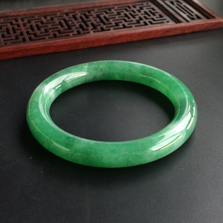 (超值推荐)糯冰种深绿圆条手镯(57.7mm)