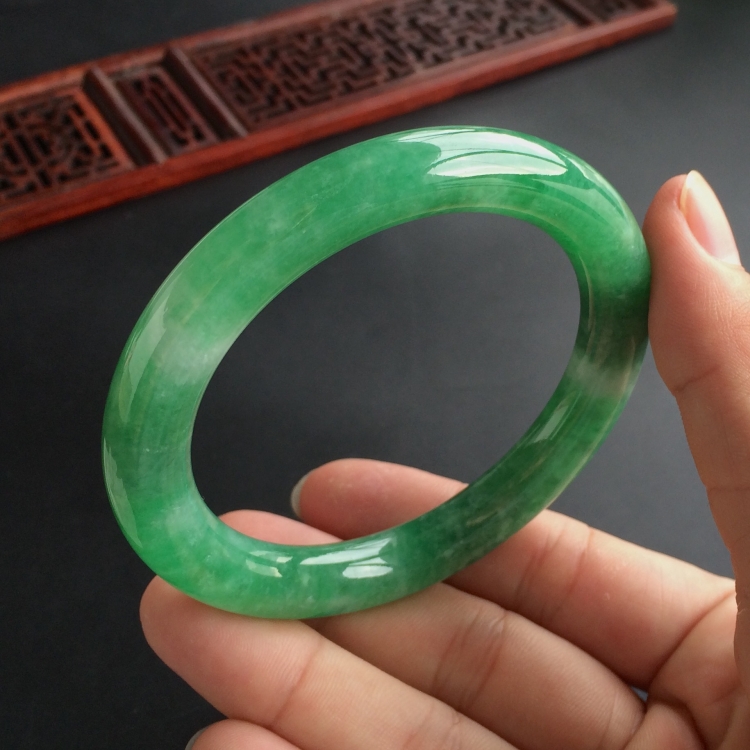 (超值推荐)糯冰种深绿圆条手镯(57.7mm)