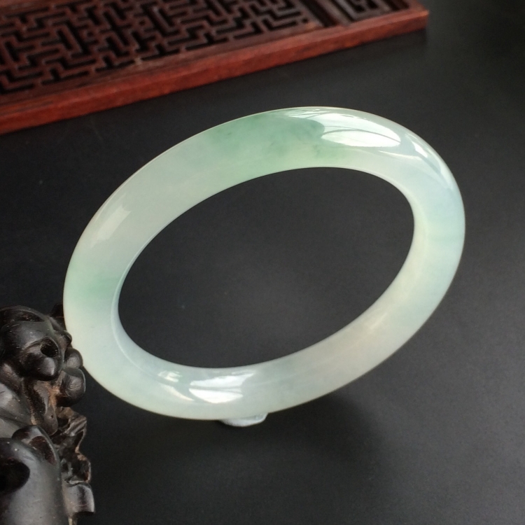 (超值推荐)冰种飘花圆条手镯(55.3mm)