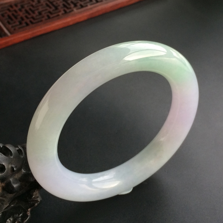 (超值推荐)糯冰种春带彩圆条手镯(59mm)