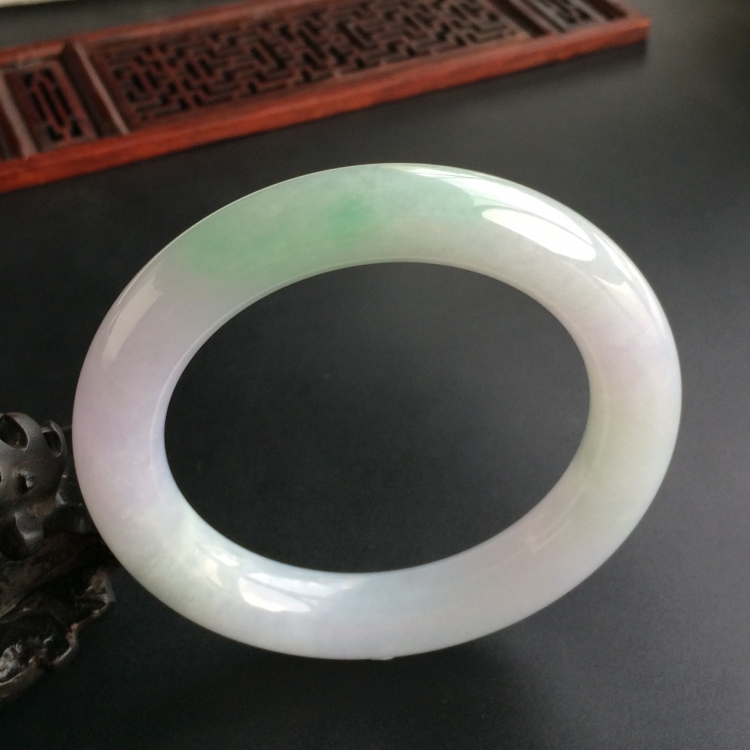 (超值推荐)糯冰种春带彩圆条手镯(59mm)