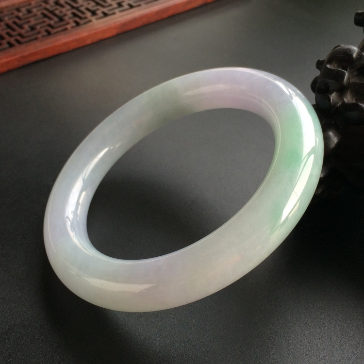 (超值推荐)糯冰种春带彩圆条手镯(59mm)