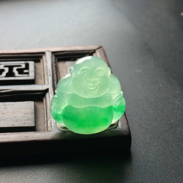 （超值推荐）冰种飘翠玉佛胸坠面