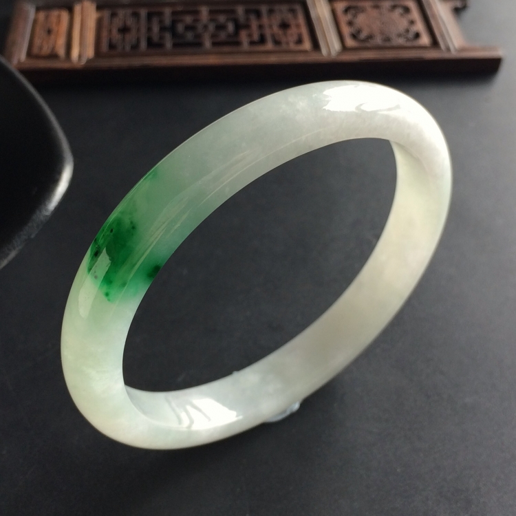 (超值推荐)糯冰种飘翠贵妃镯(54.5mm-47.1mm)