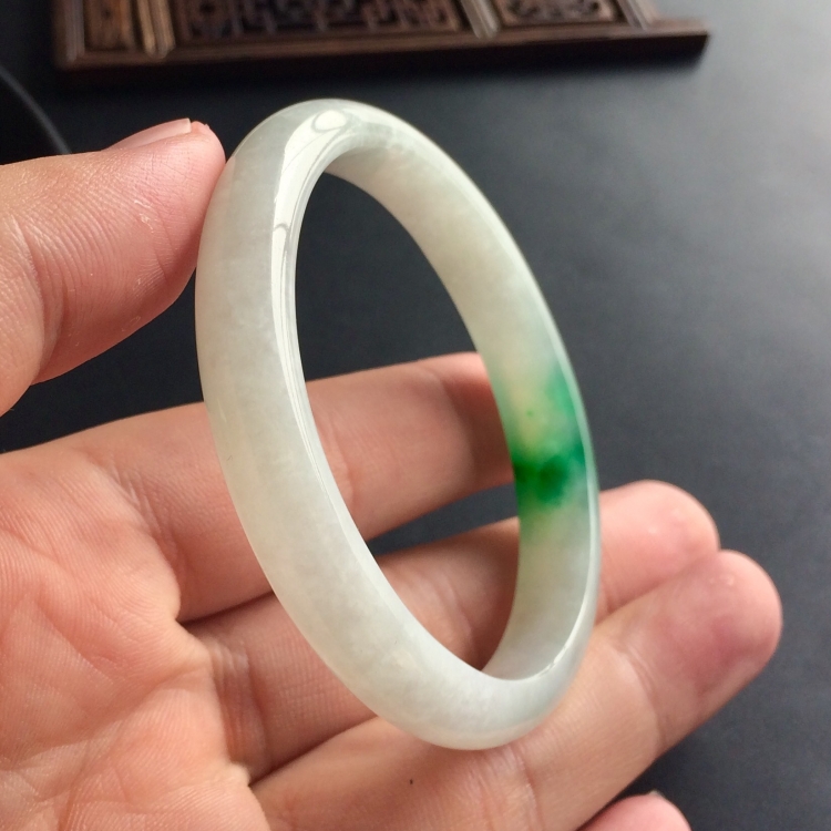 (超值推荐)糯冰种飘翠贵妃镯(54.5mm-47.1mm)
