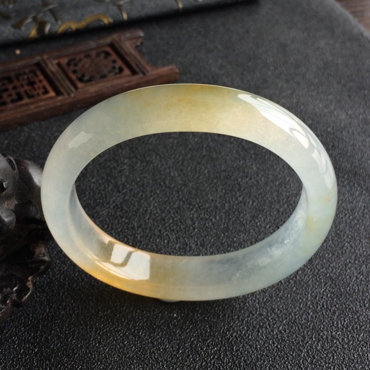 (超值推荐)冰种黄翡贵妃镯(53.7mm-47.4mm)