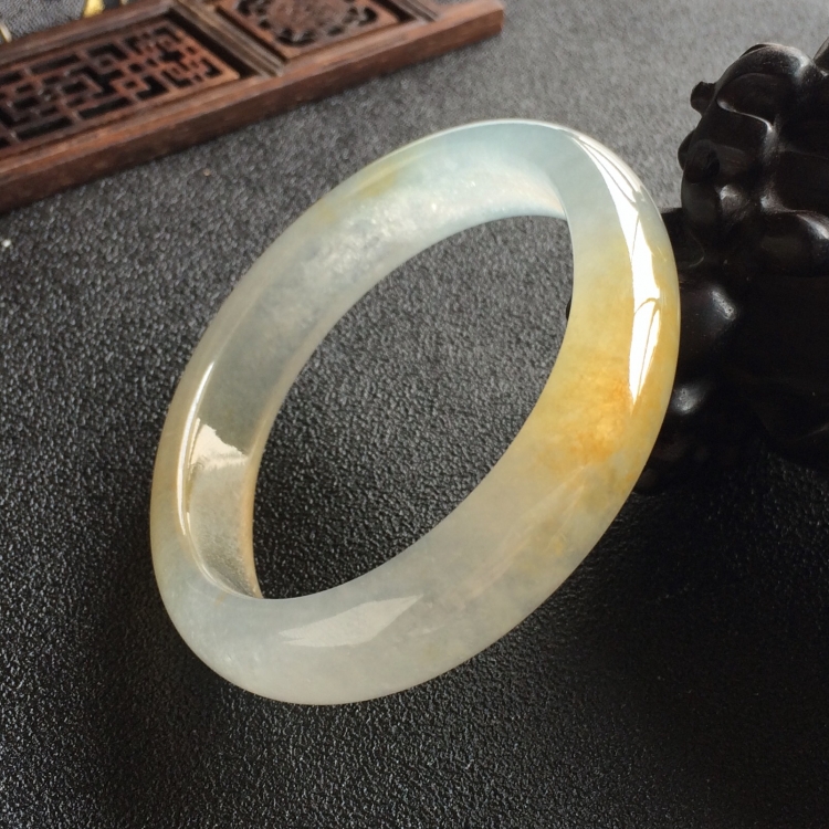 (超值推荐)冰种黄翡贵妃镯(53.7mm-47.4mm)