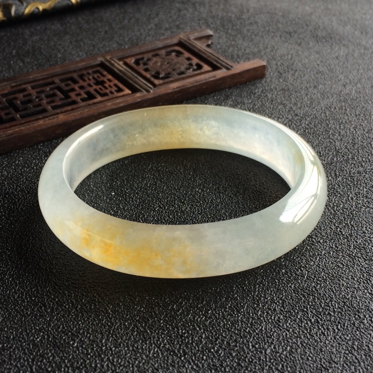 (超值推荐)冰种黄翡贵妃镯(53.7mm-47.4mm)
