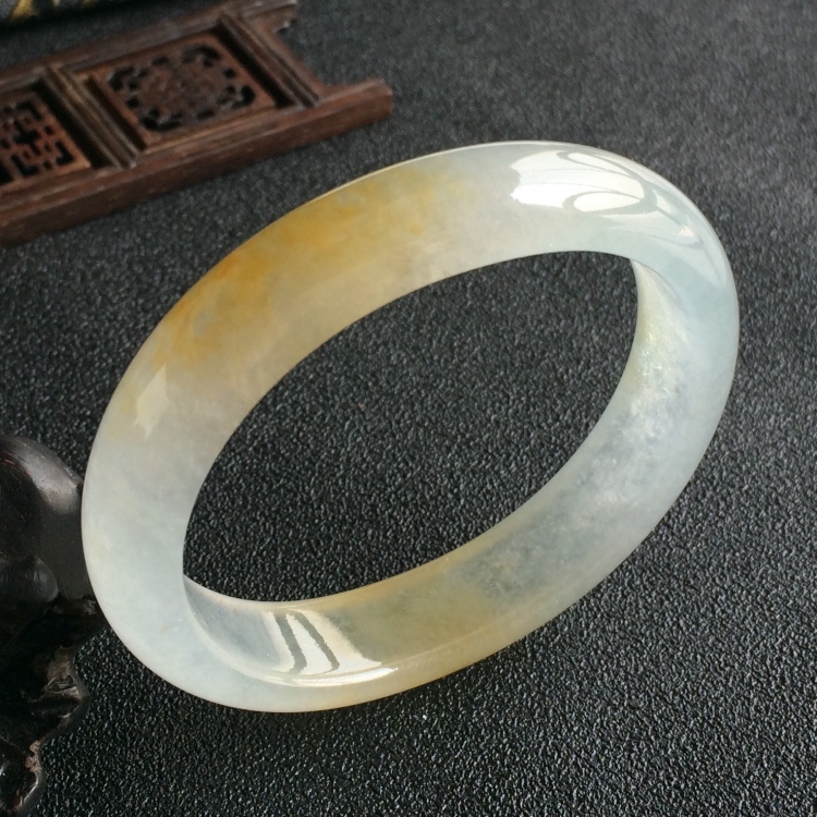 (超值推荐)冰种黄翡贵妃镯(53.7mm-47.4mm)