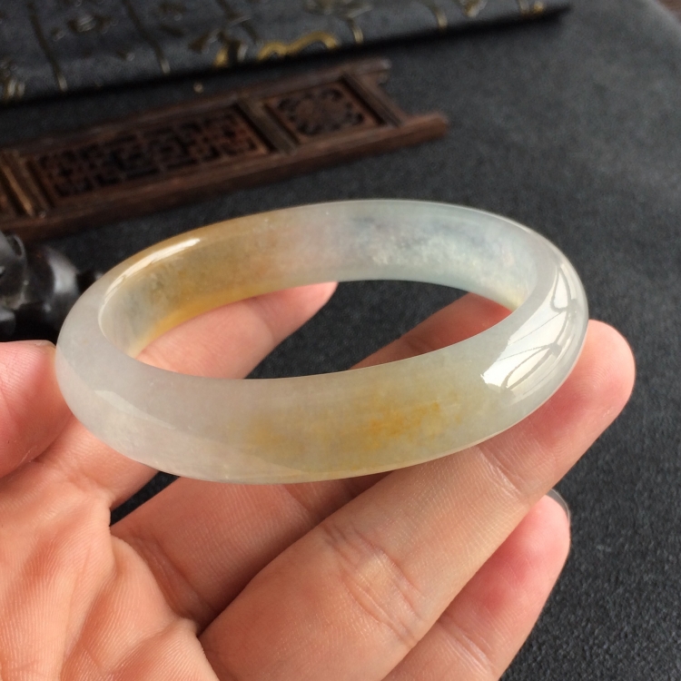 (超值推荐)冰种黄翡贵妃镯(53.7mm-47.4mm)