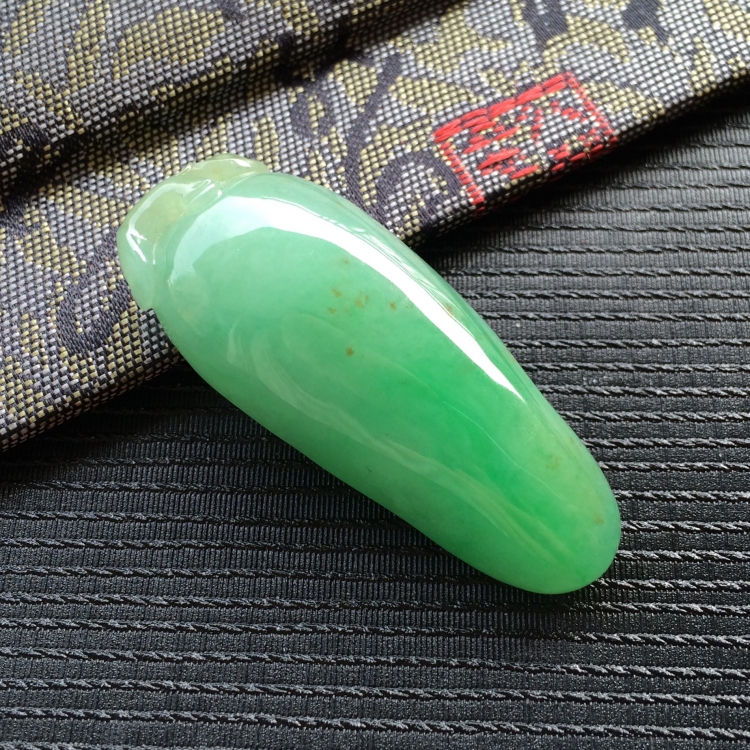 (超值推荐)糯冰种翠色略带黄翡福瓜挂件