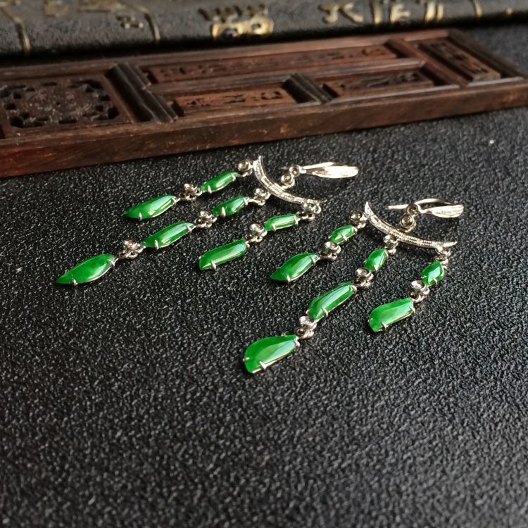 (超值推荐)糯冰种阳绿镶白金钻石随形耳坠