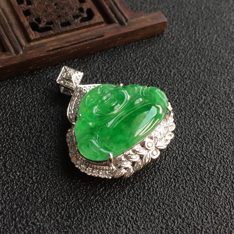 (超值推荐)冰种翠色镶白金钻石玉佛胸坠