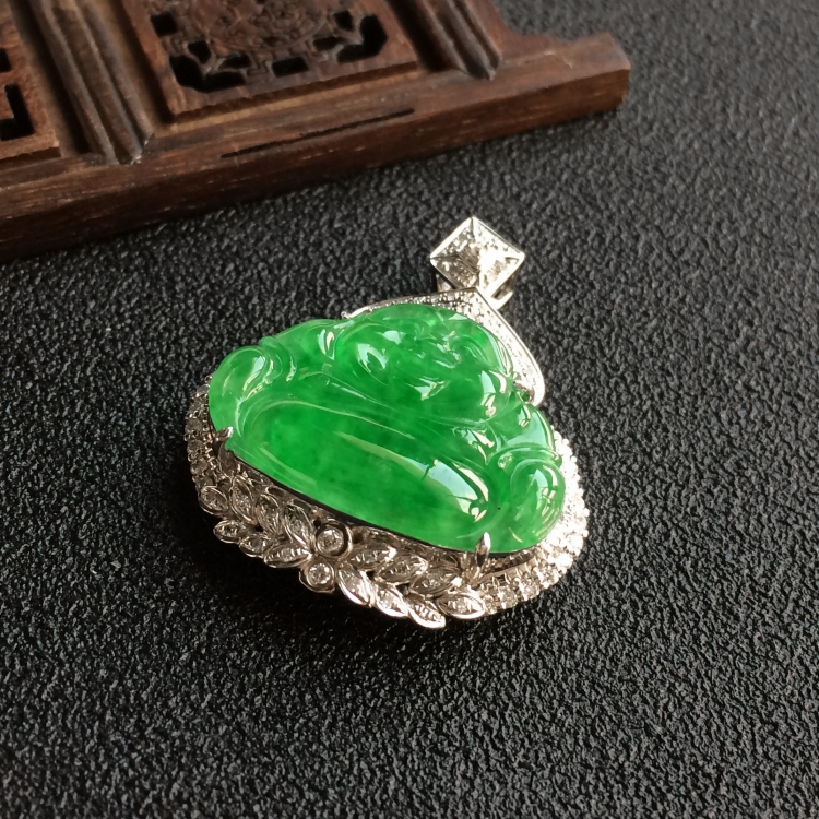 (超值推荐)冰种翠色镶白金钻石玉佛胸坠